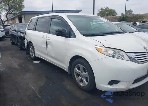 2016 Toyota Sienna Le 8 Passenger z USA, uszkodzony, nr VIN 5TDKK3DC5GS749232